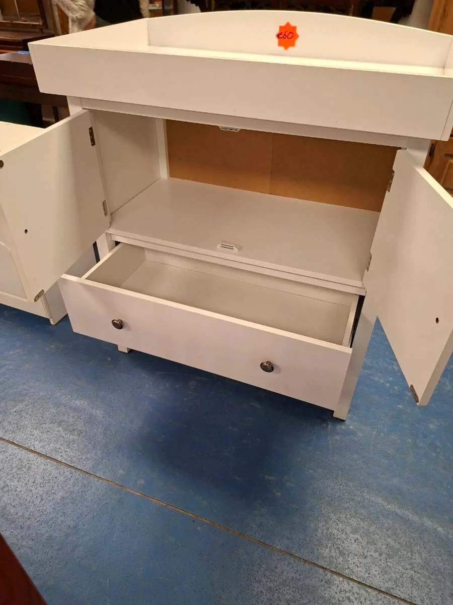 WHITE BABY CHANGING UNIT - Image 3