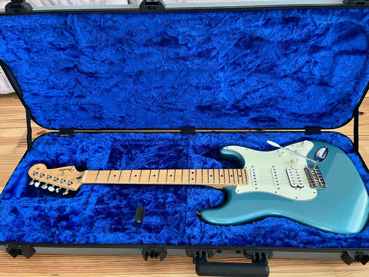 Fender guitar - Image 4