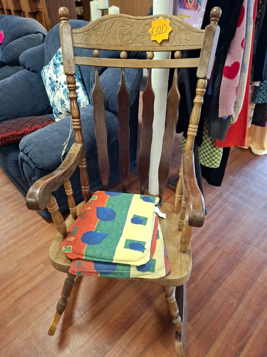 ROCKING CHAIR - Image 1