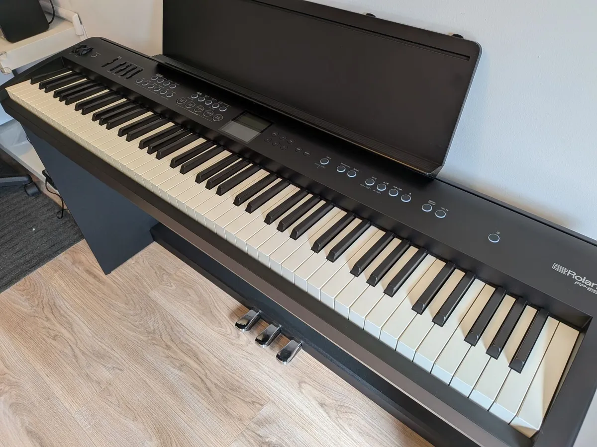 Roland FP-E50 Digital Piano - Image 2