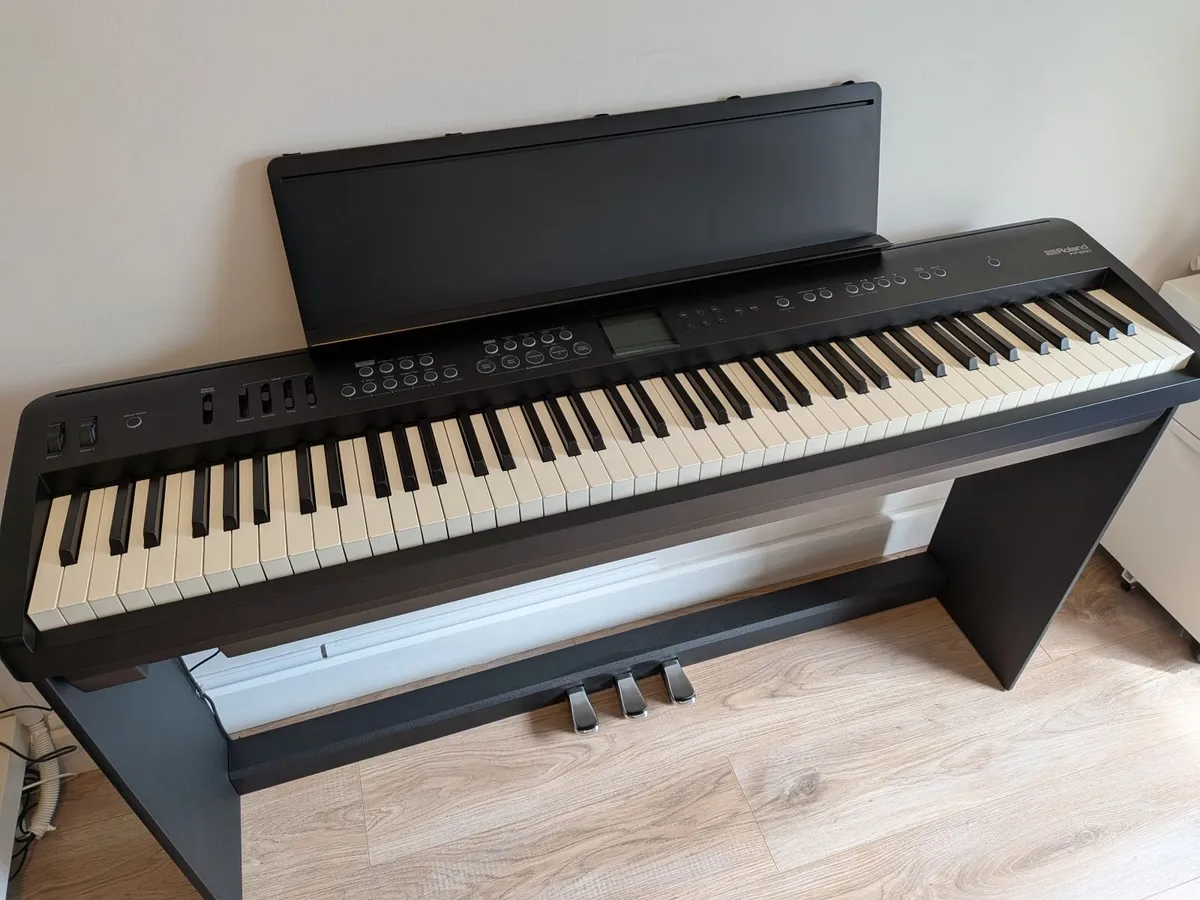 Roland FP-E50 Digital Piano - Image 3