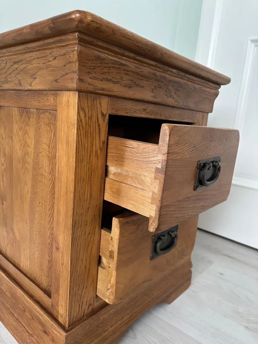 Pair of 3-Drawer Solid Oak Bedside Tables/Lockers - Image 3