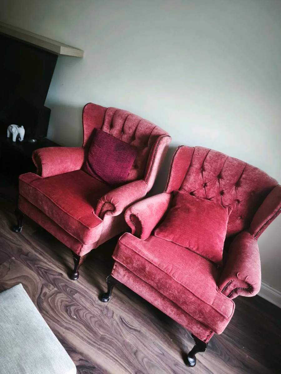 Queen Ann red chairs X2 antique - Image 1