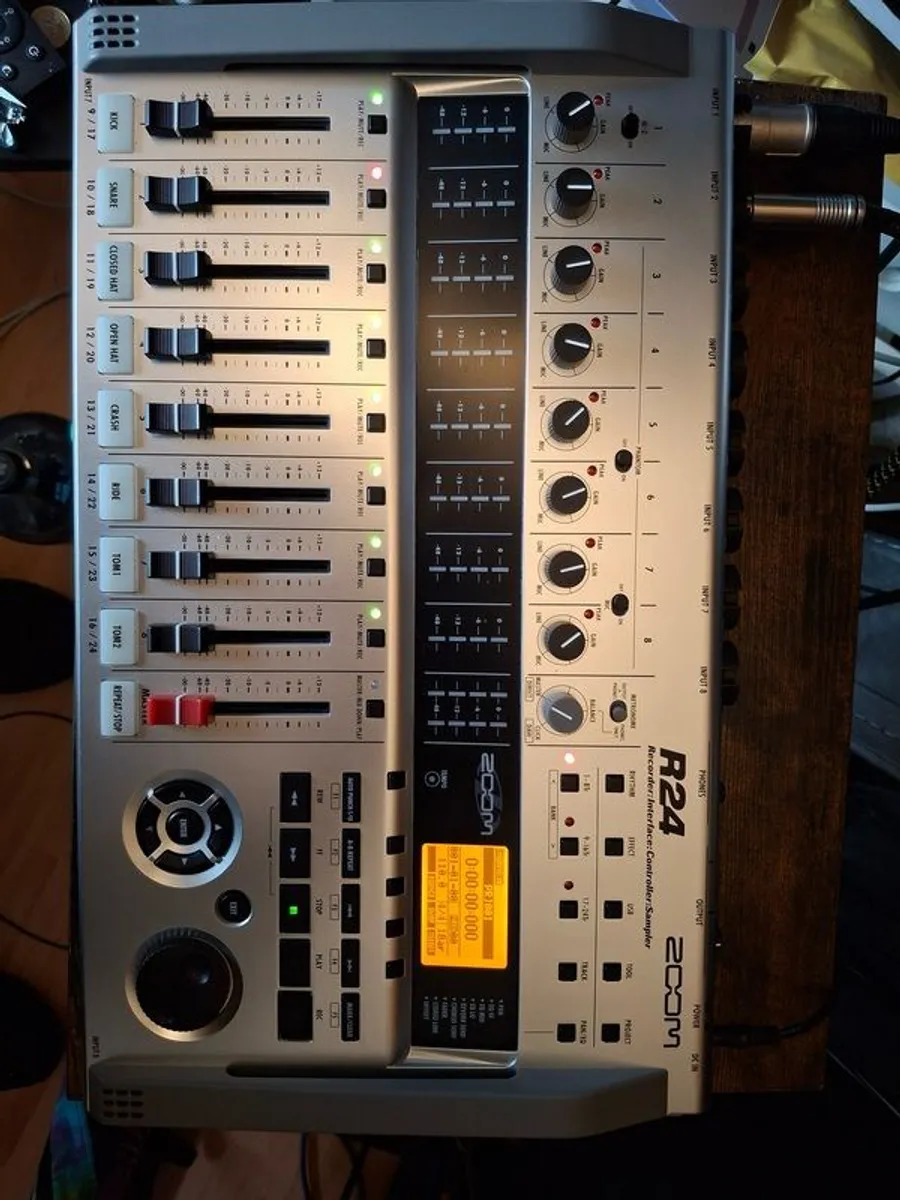 Music equipment - Image 1
