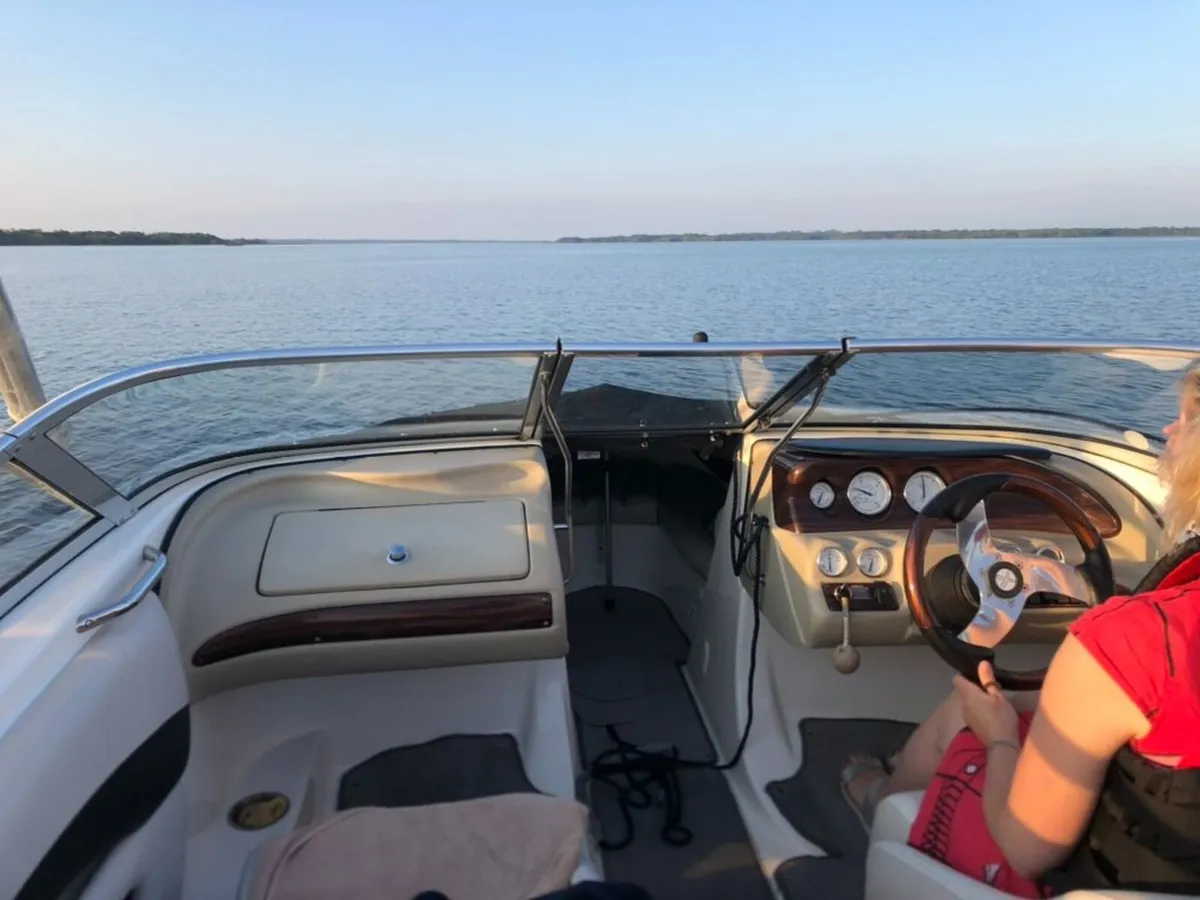 Glastron GXL185 Bowrider Speedboat - 4.3L Volvo - Image 3