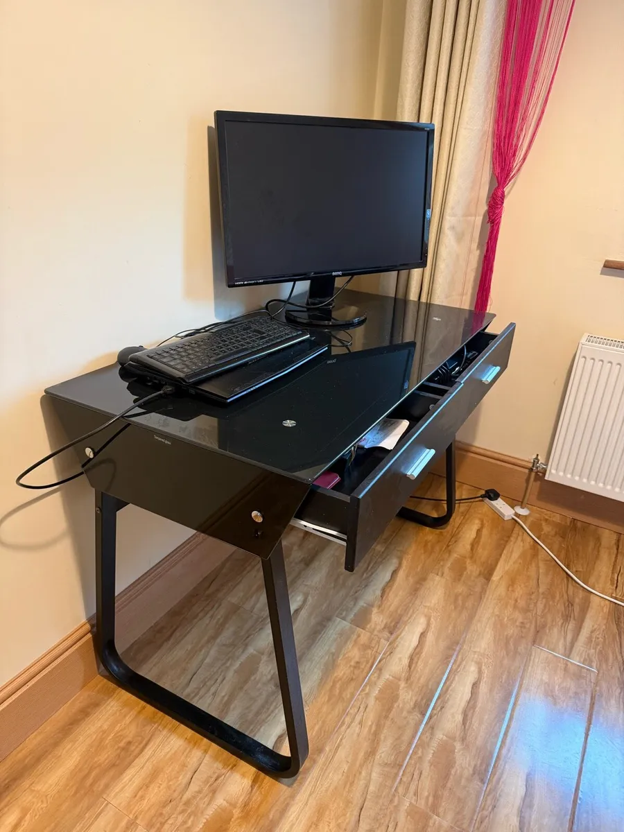 Computer table - Image 2