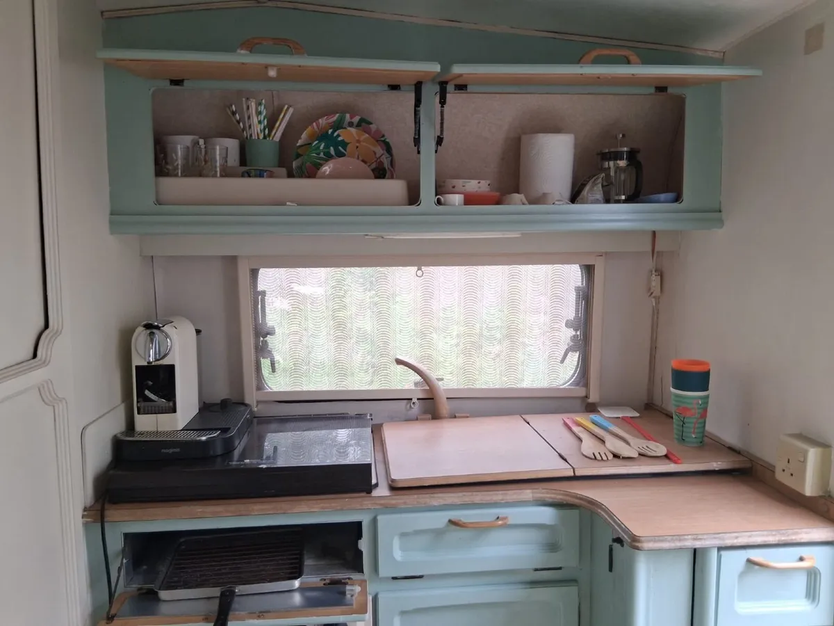 Caravan - Image 2