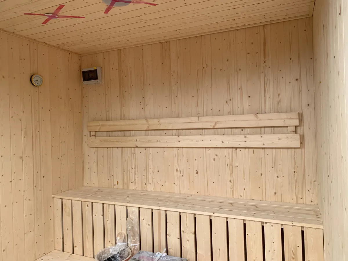 BID ONLINE NOW - 7FT X 7FT 4-6 PERSON SAUNA - Image 4