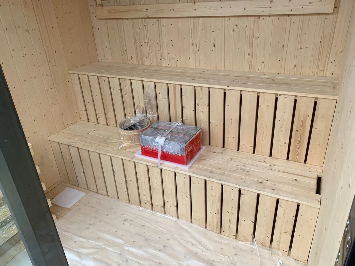 BID ONLINE NOW - 7FT X 7FT 4-6 PERSON SAUNA - Image 3