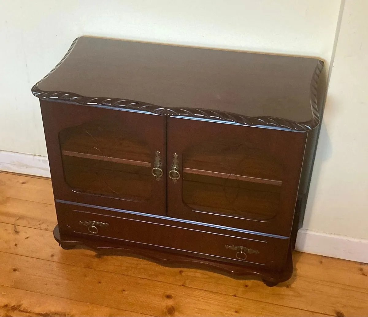 Vintage Rossmore Mahogany Display Cabinet - Image 1