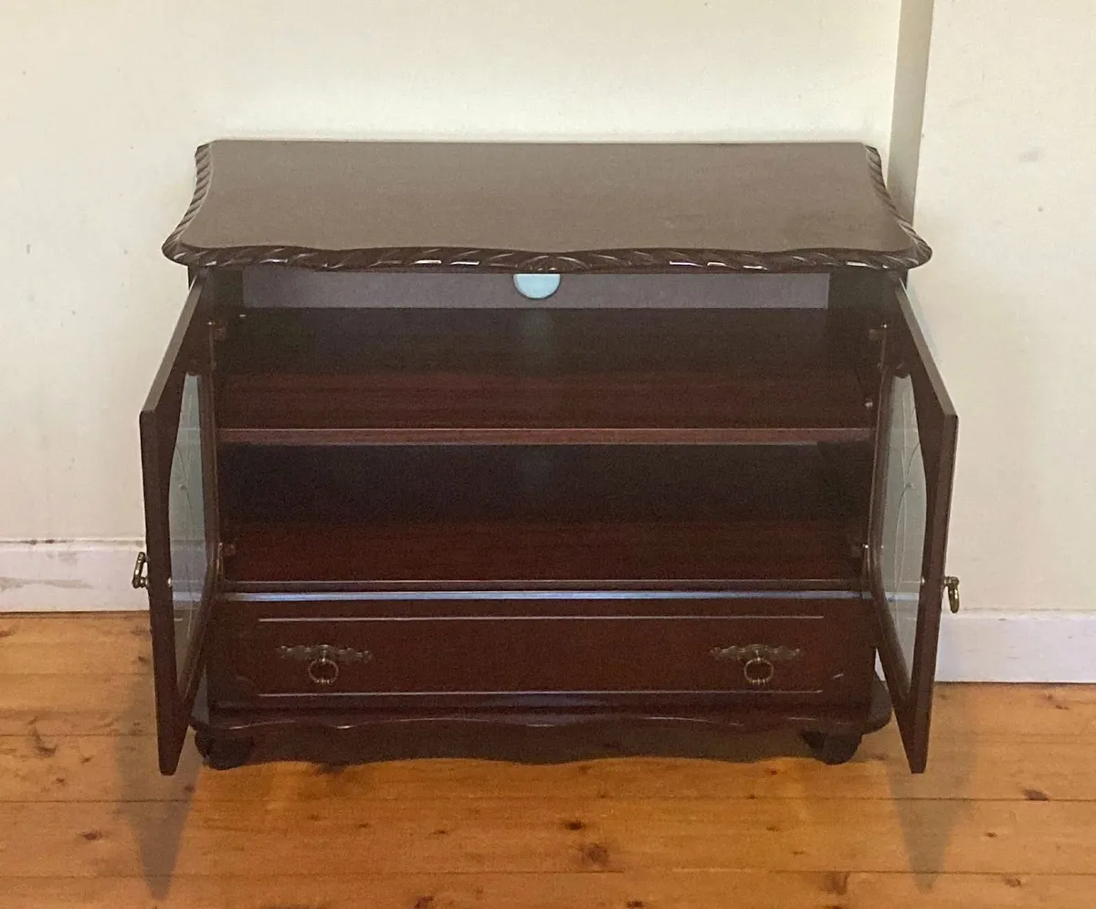 Vintage Rossmore Mahogany Display Cabinet - Image 2