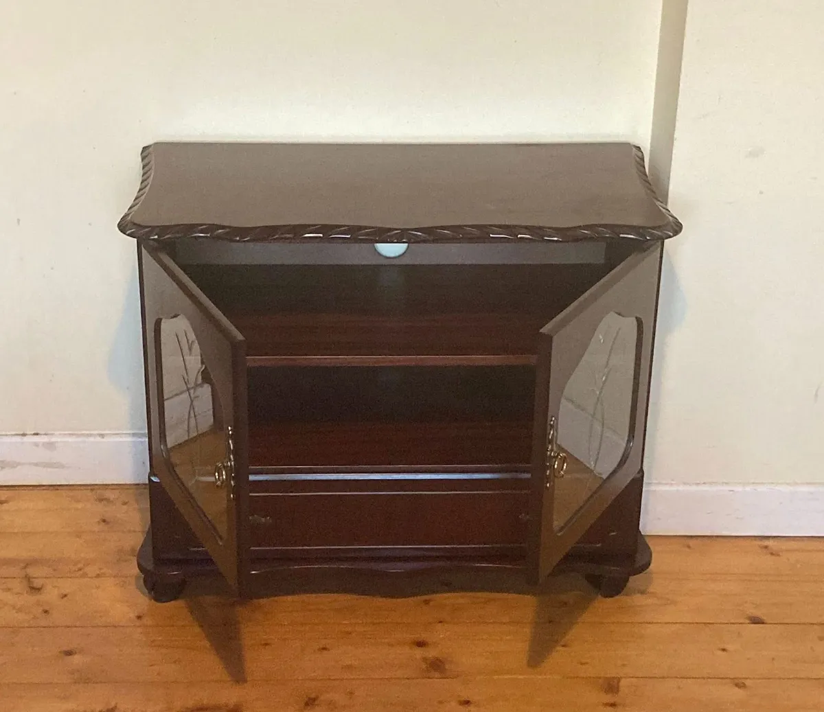 Vintage Rossmore Mahogany Display Cabinet - Image 3