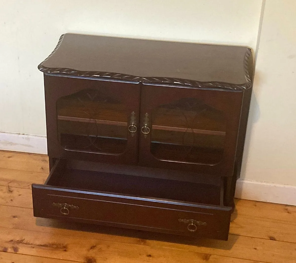 Vintage Rossmore Mahogany Display Cabinet - Image 4