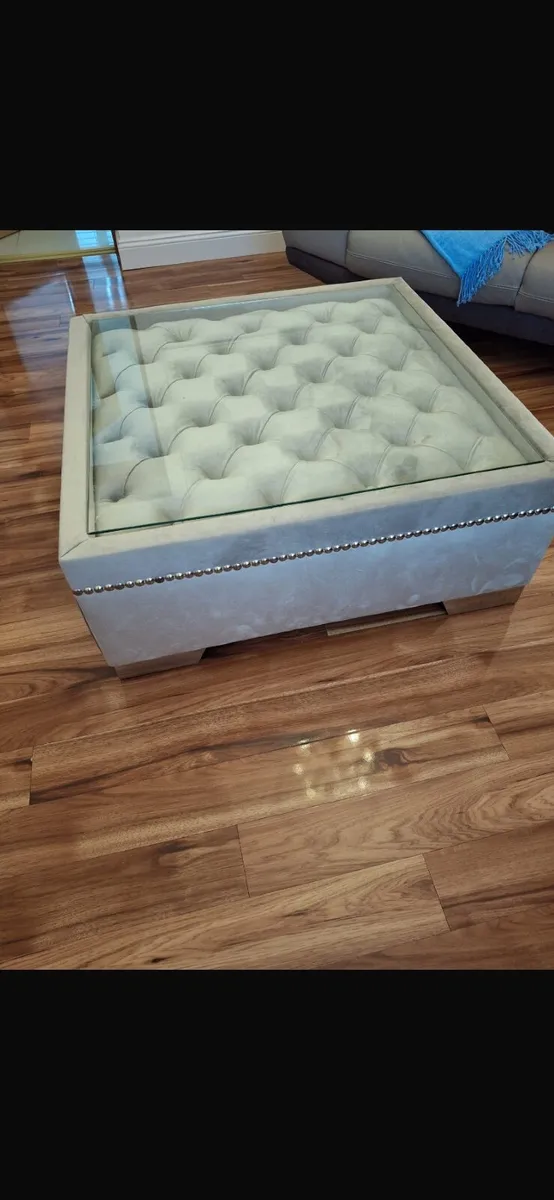 Grey velvet pouf with glass top & chrome legs - Image 1