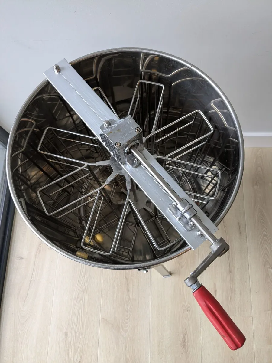 8 Frame Manual Radial Honey Extractor - Image 3