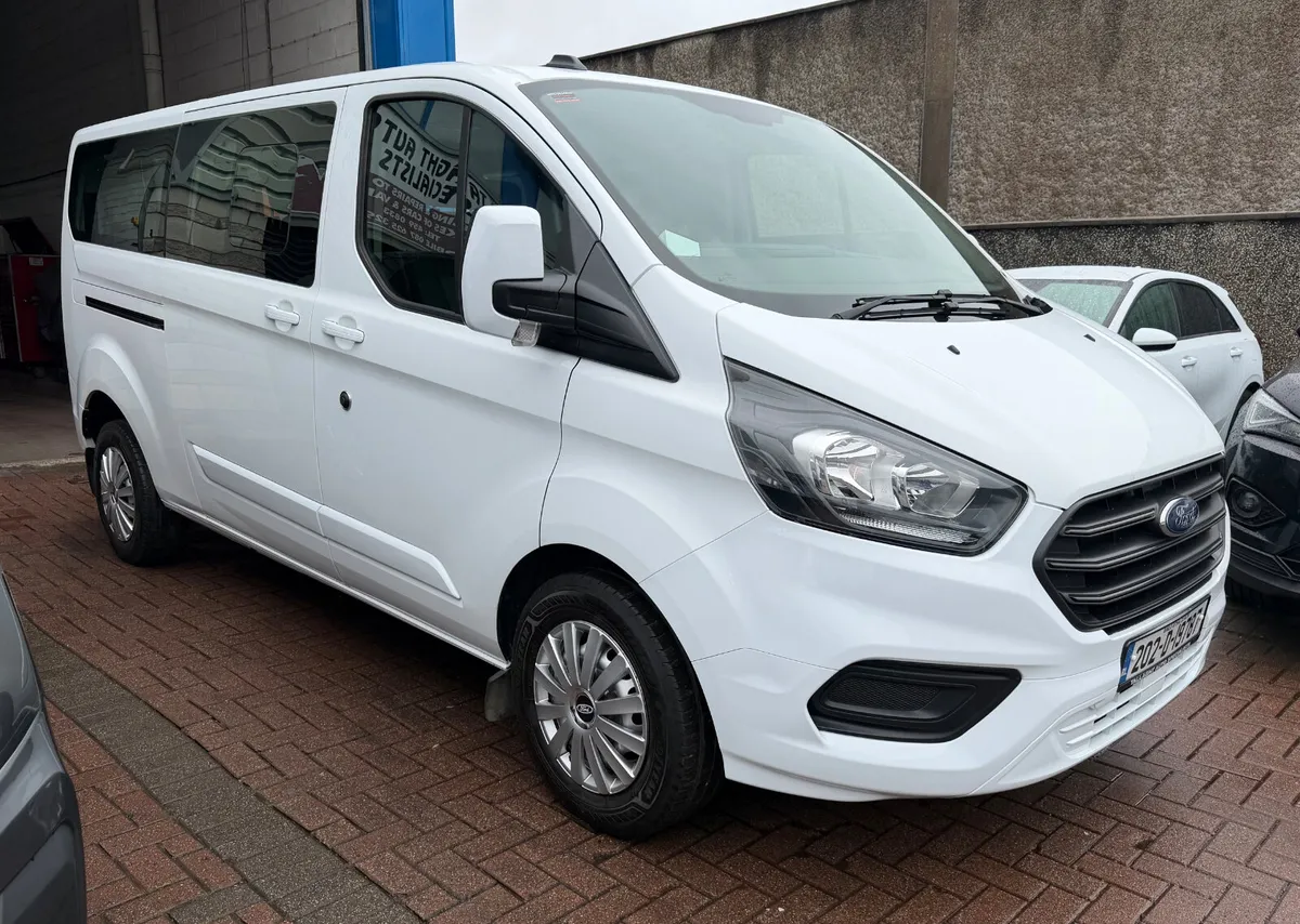 202 Ford Transit Custom 9 Seater
