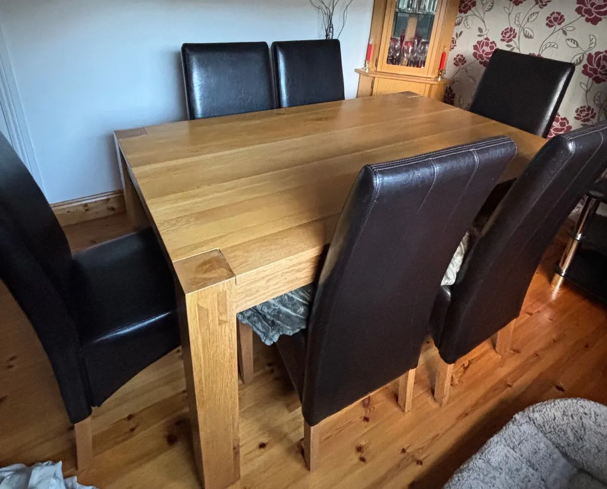 Dining table and chairs - Image 1