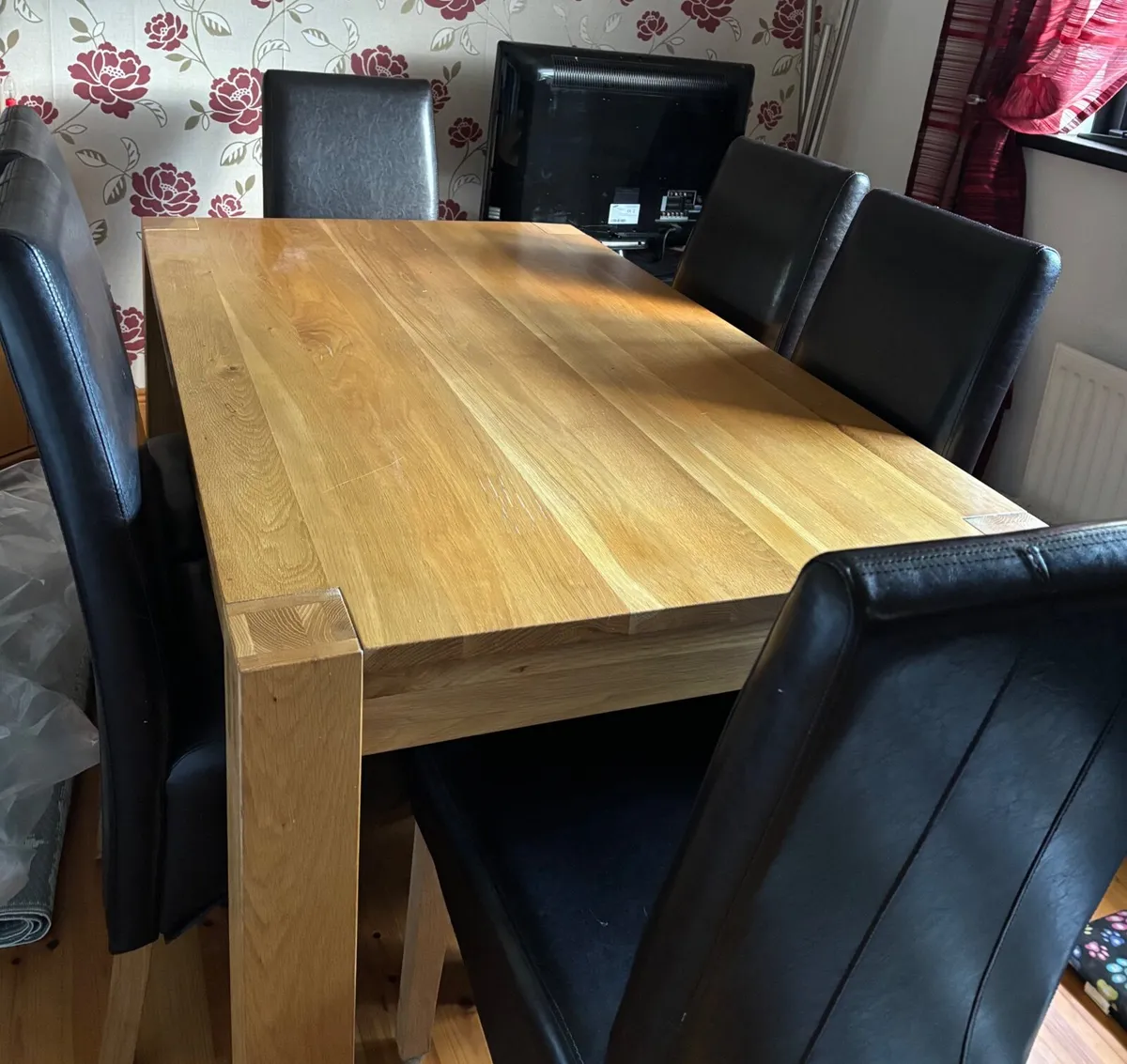 Dining table and chairs - Image 2