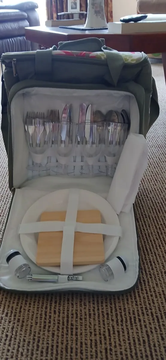 Picnic hamper - Image 1