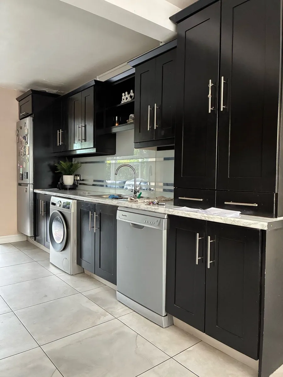 Kitchen units - Image 1