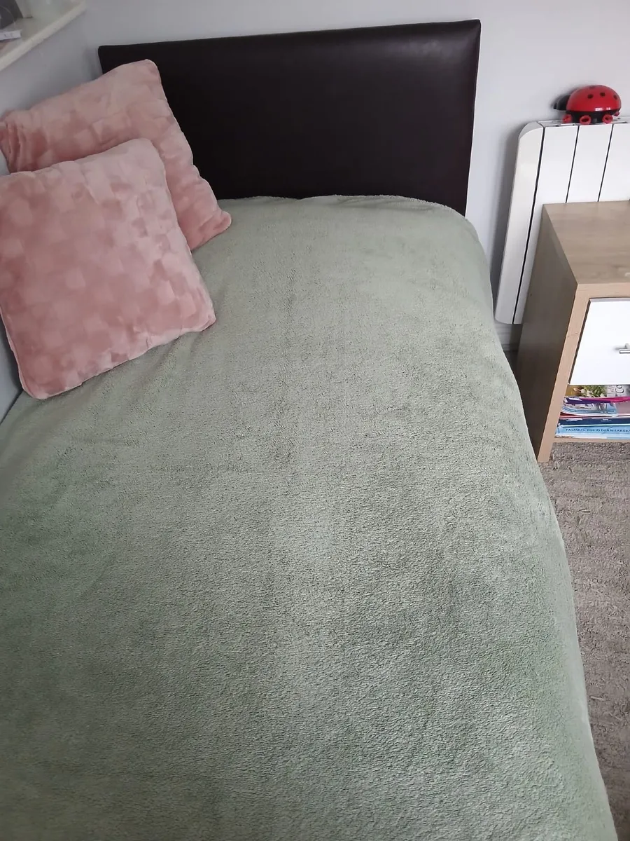 Single bed - Image 2