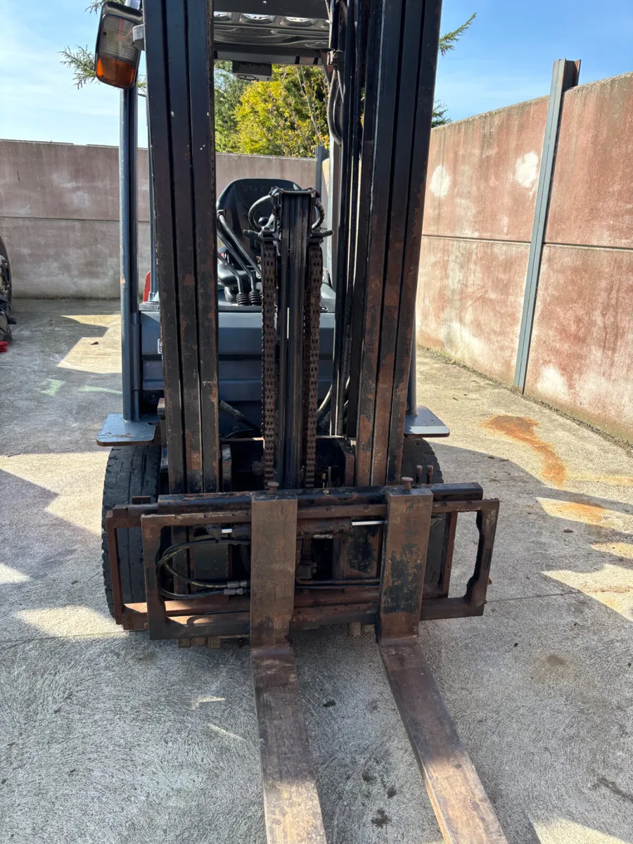 Toyota 2.5ton diesel forklift - Image 4