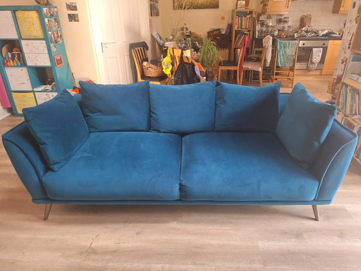 Velvet 4 seater couch - Image 1