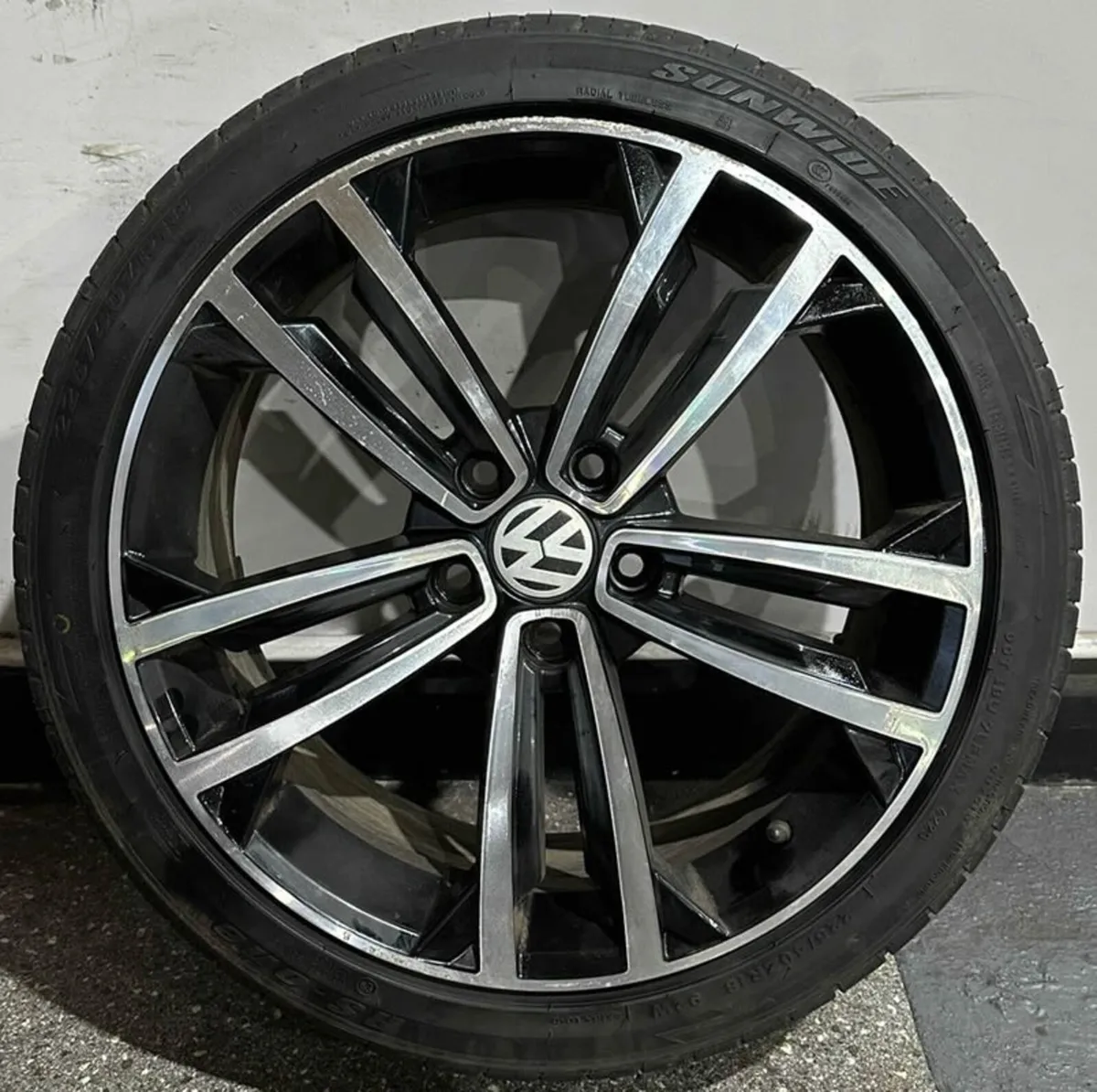 18" GTE Style Alloys & Tyres for VW Golf - Image 2