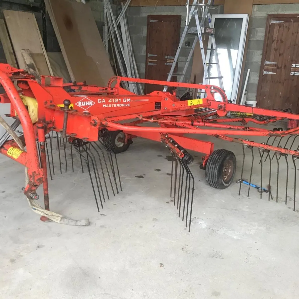 Kuhn single rotar  rake - Image 4