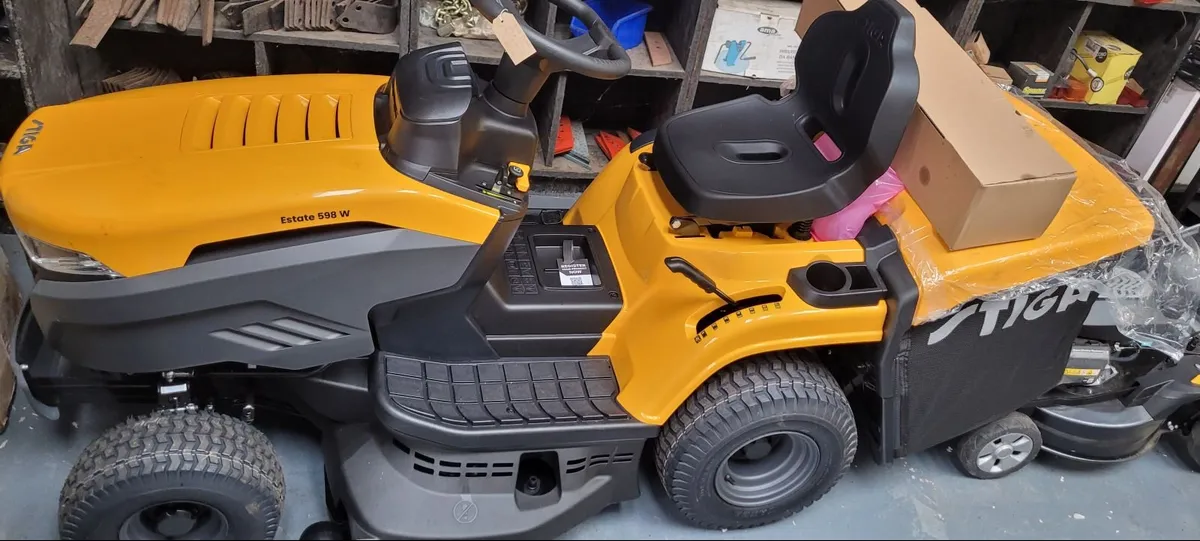 Ride on mowers - Image 1