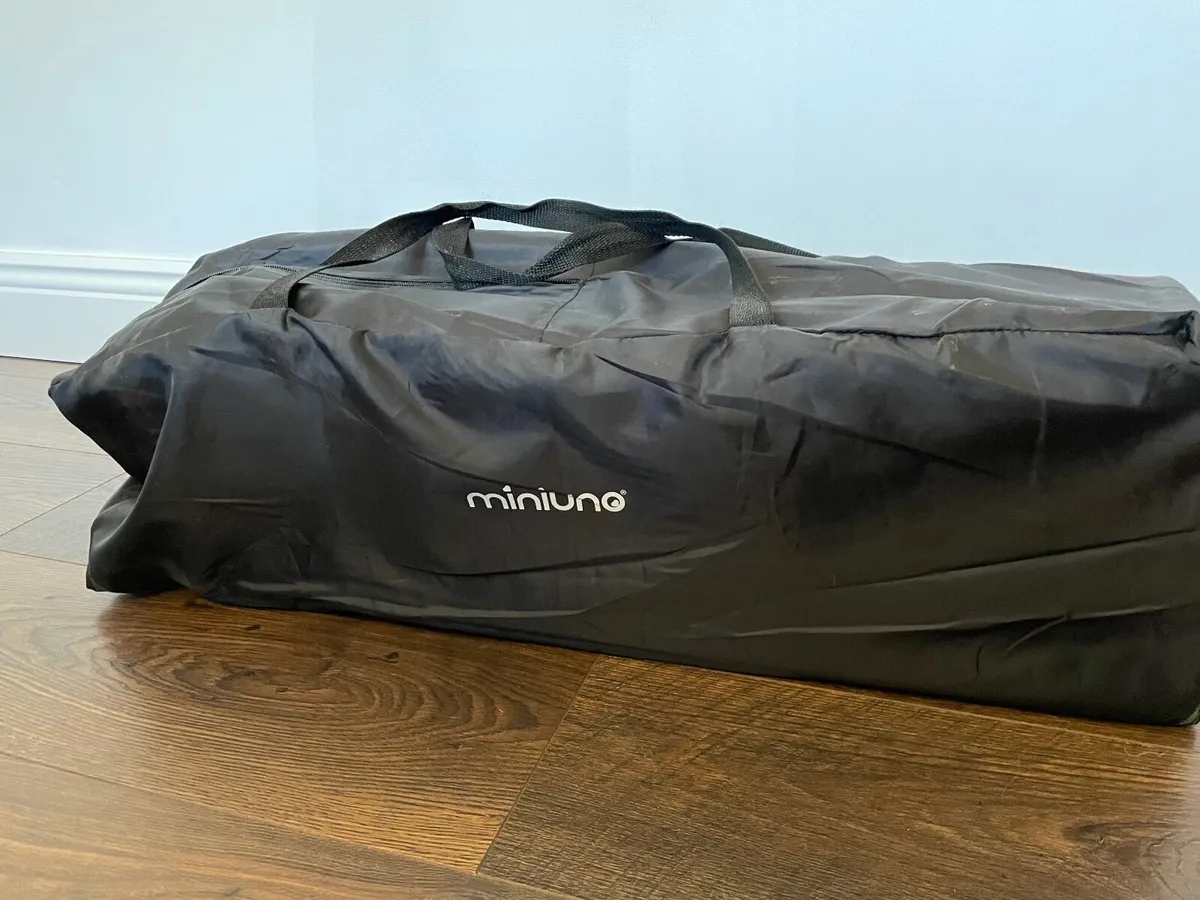 Travel cot - Image 1