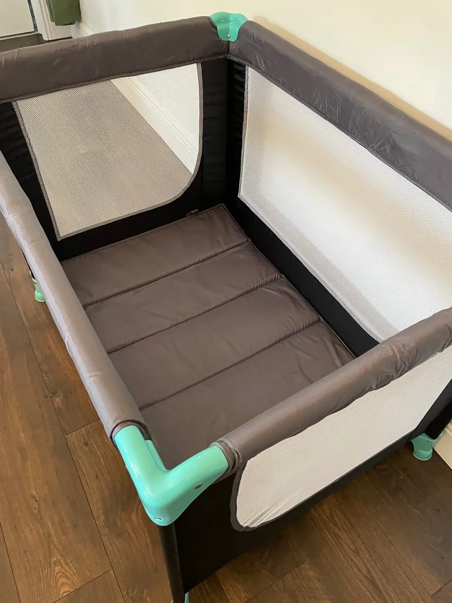 Travel cot - Image 2