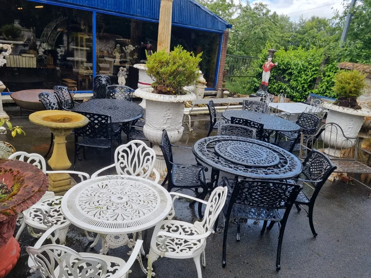 Garden Table 4 chairs - Image 2