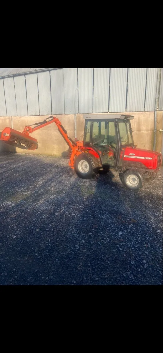 Massey Ferguson 1230 & hedgcutter - Image 1