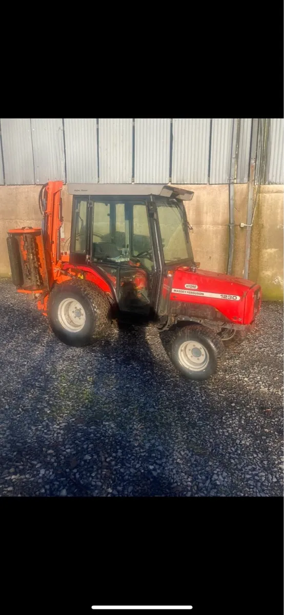 Massey Ferguson 1230 & hedgcutter - Image 2