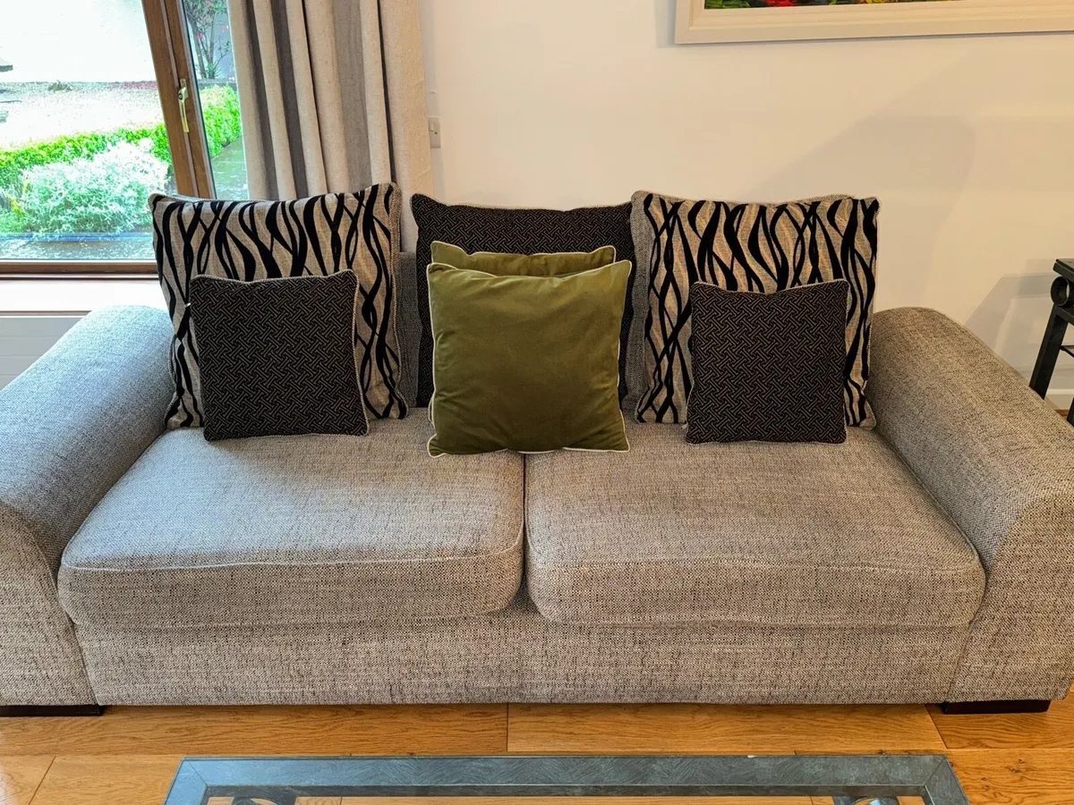 Couch - Image 4