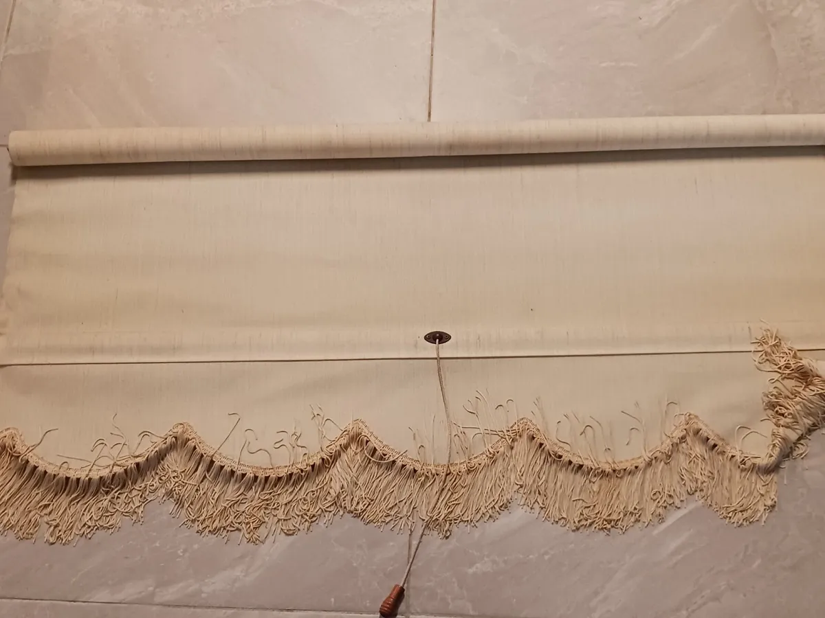 3 Roller blinds - Image 1