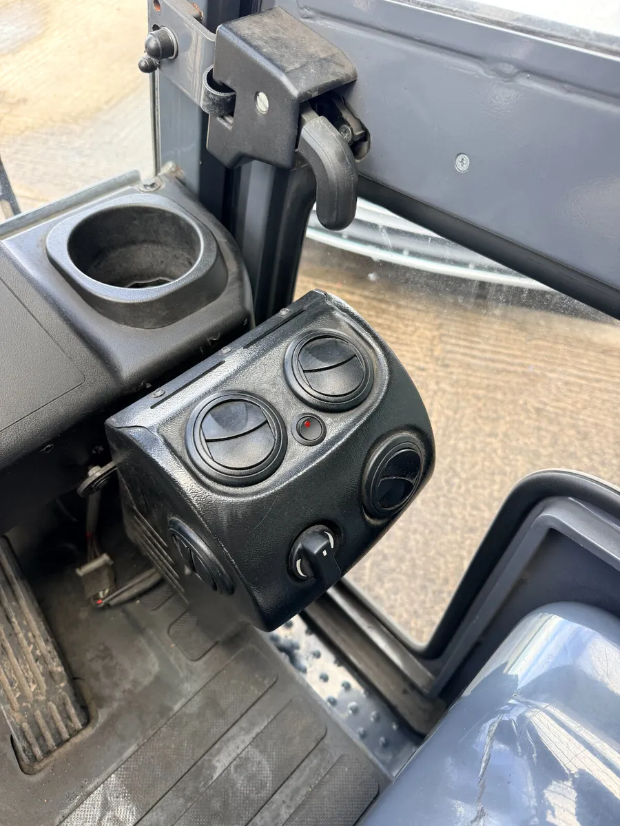 Toyota forklifts - Image 3