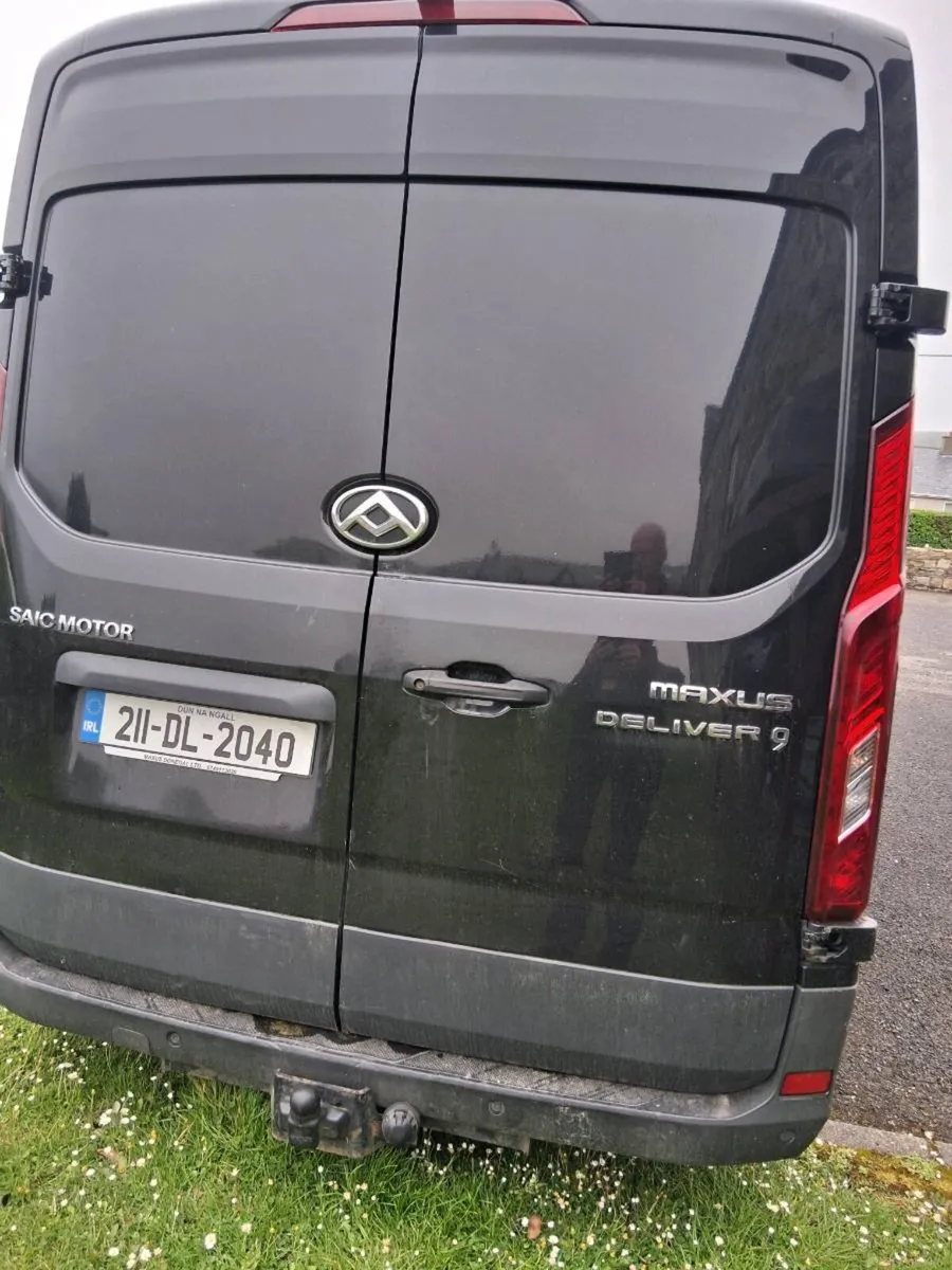 Commercial vehicle - Image 2