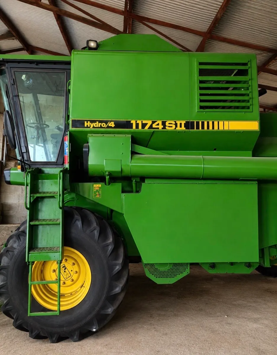 Combine harvester - Image 1
