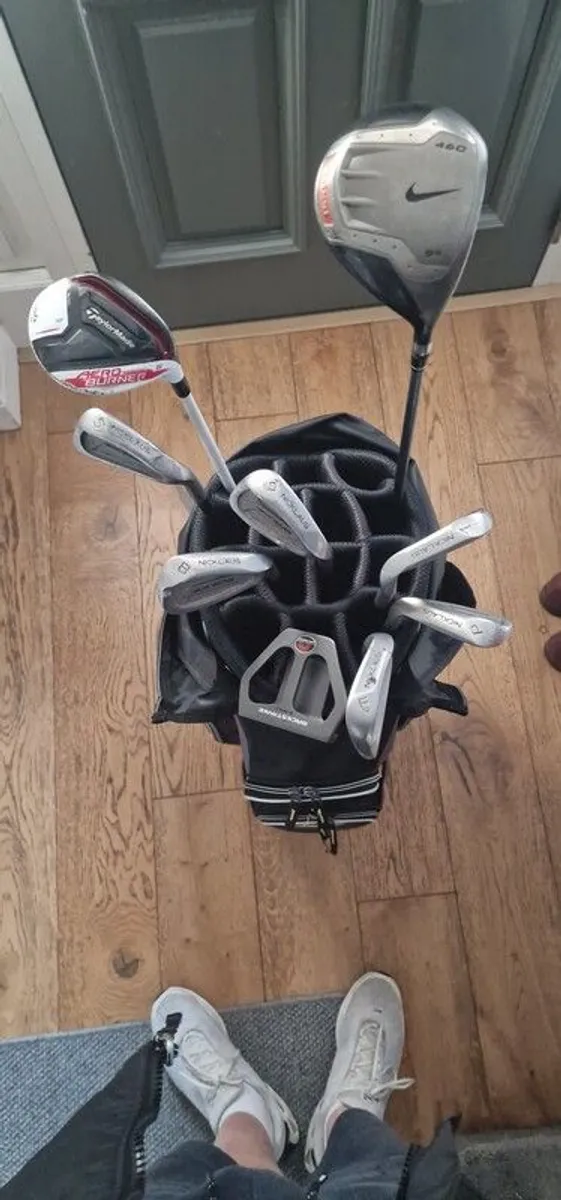 New Calaway Golf Bag plus Some Golf Clubs - Image 2