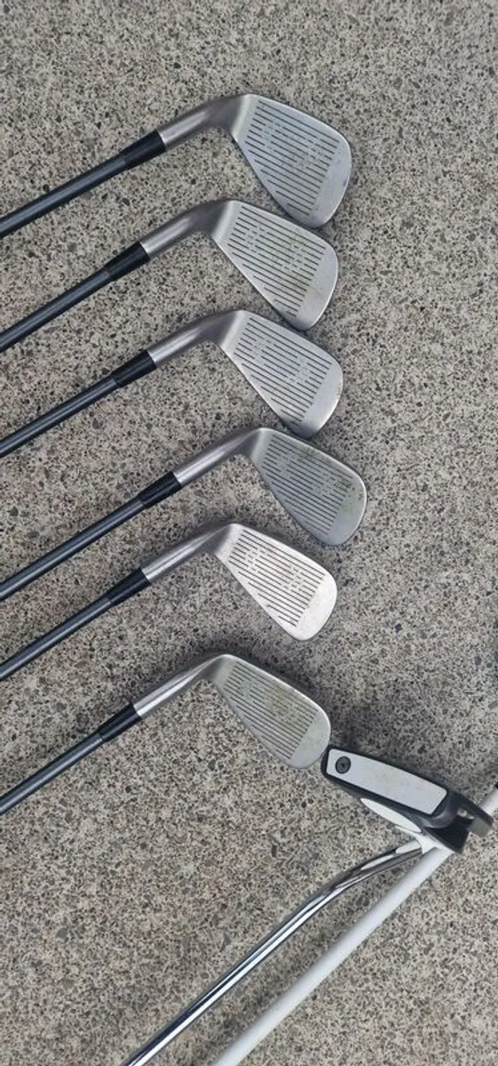 New Calaway Golf Bag plus Some Golf Clubs - Image 4