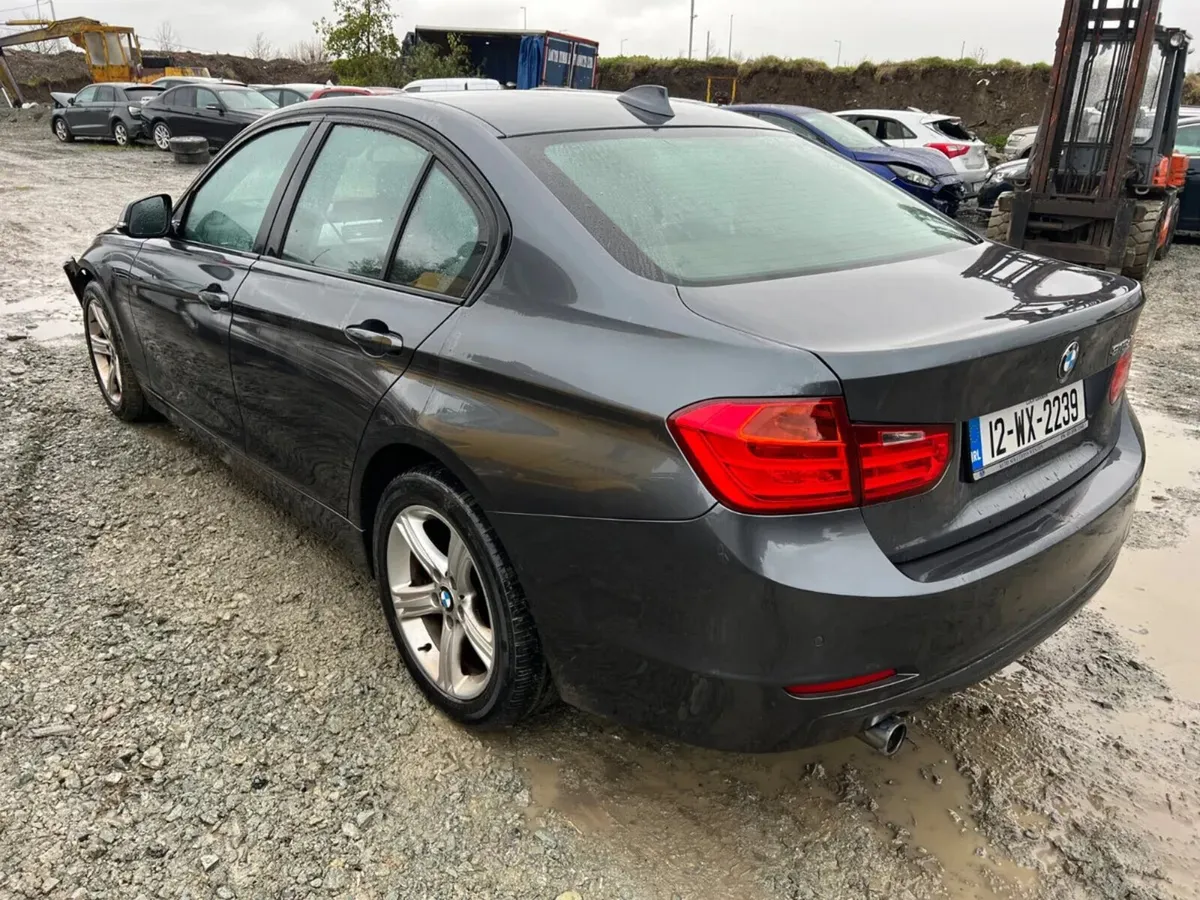 2012 Bmw 3-Series 2.0 Diesel driving - Image 3