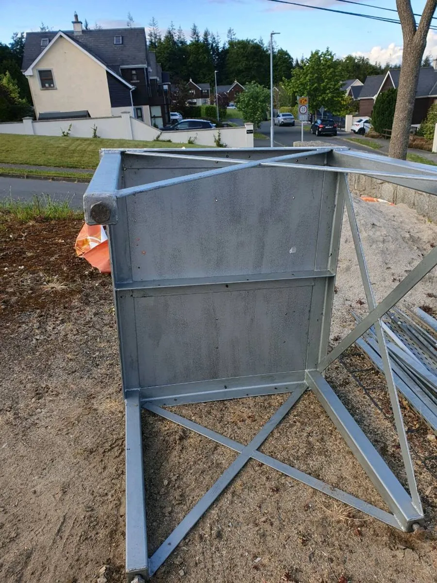 Heavy duty work bench - Image 4