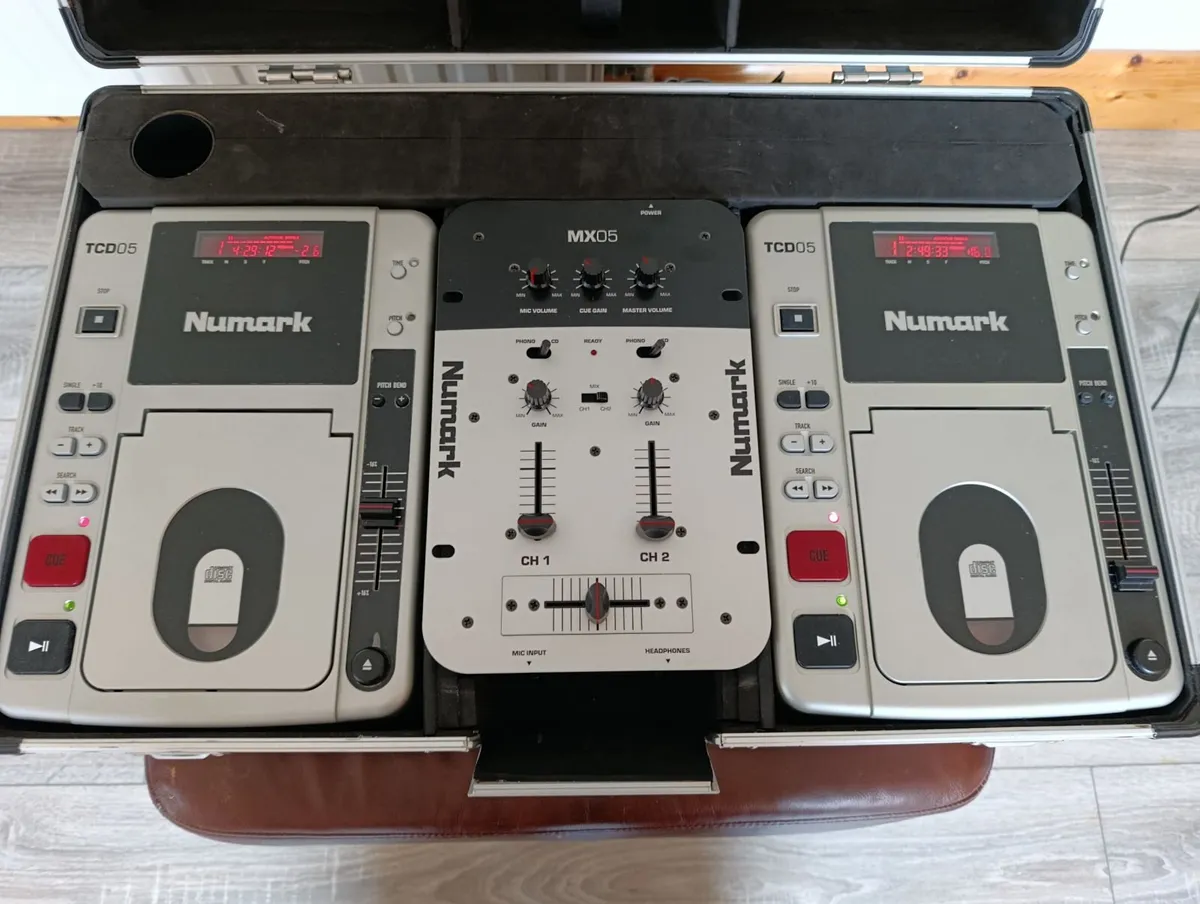 DJ Mixing System - Image 1
