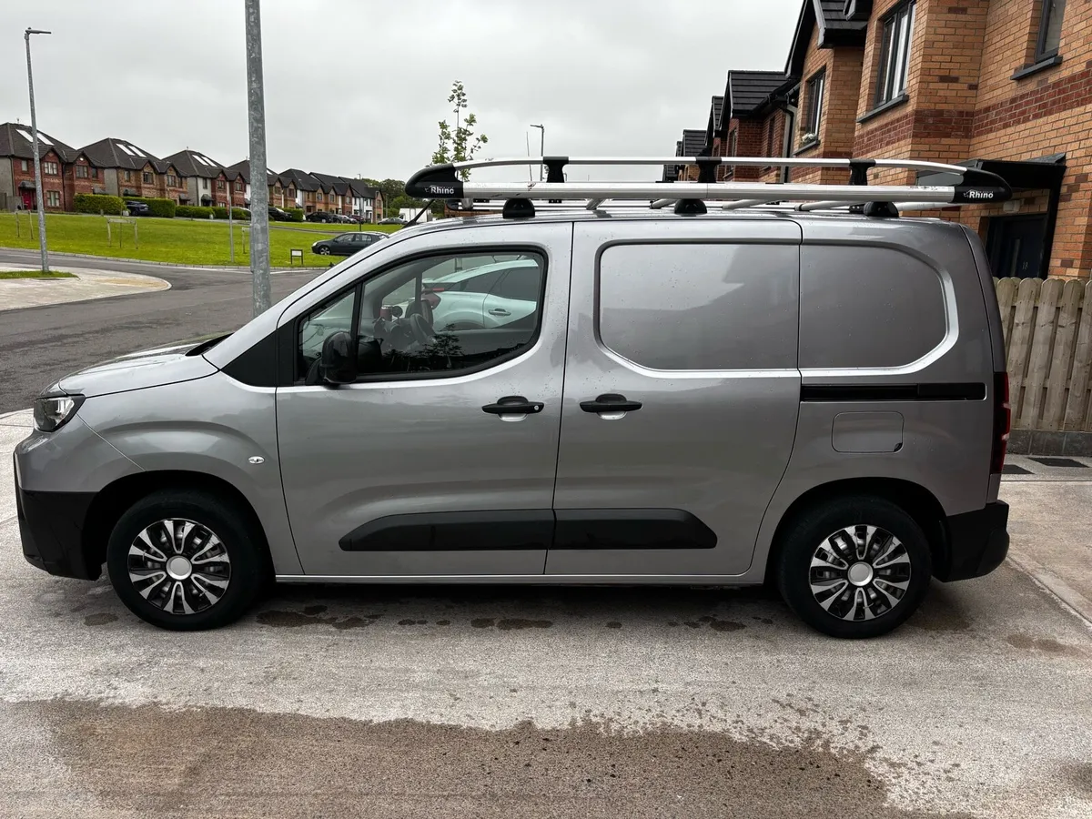 2025 Toyota proace city - Image 3