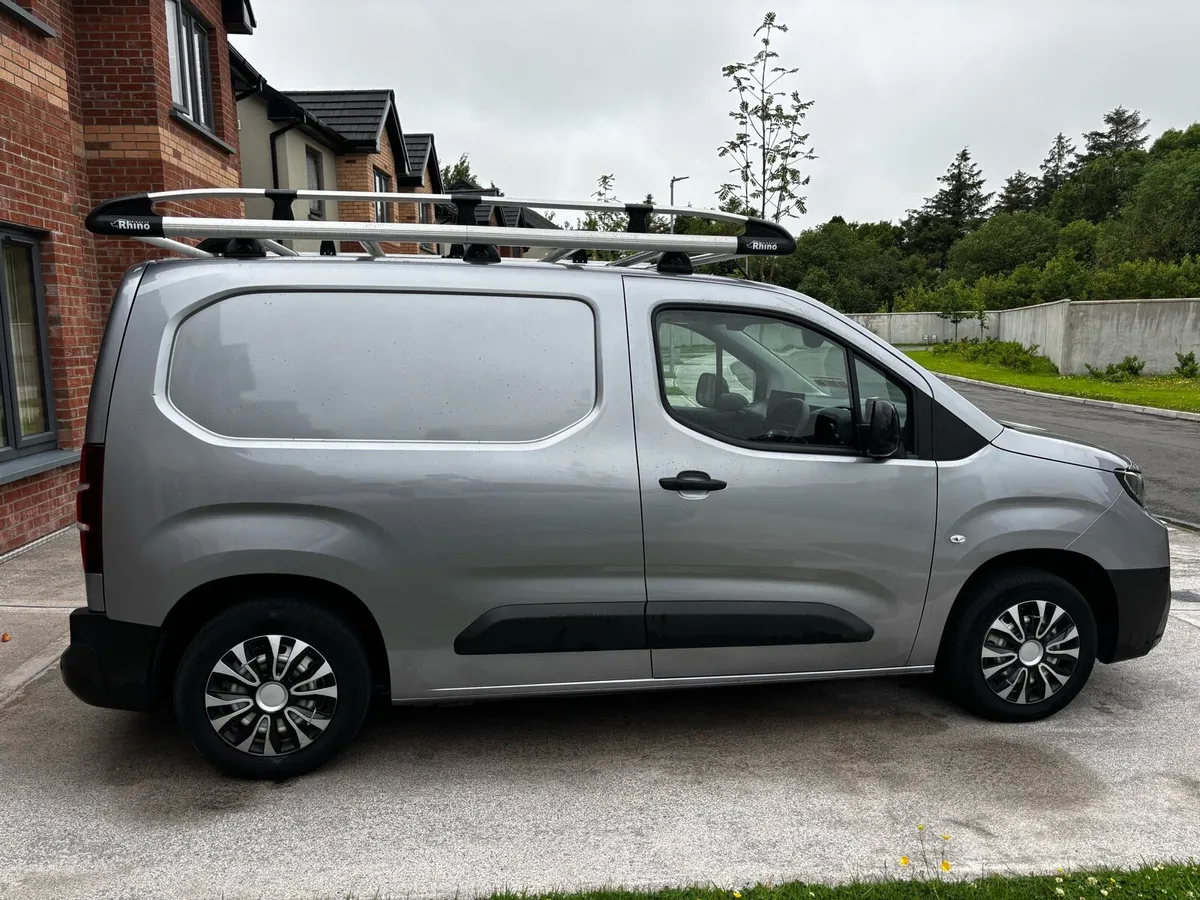2025 Toyota proace city - Image 4