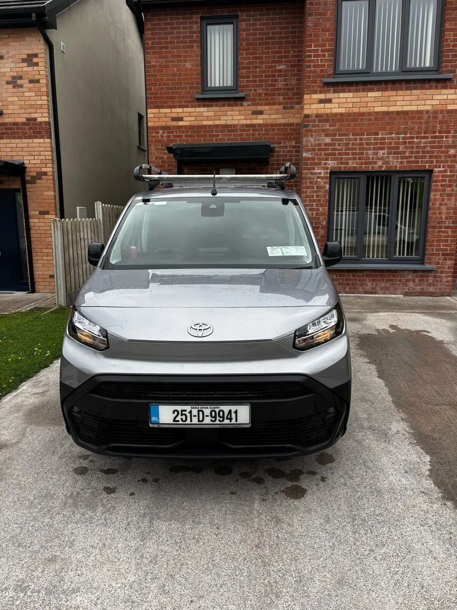 2025 Toyota proace city - Image 2