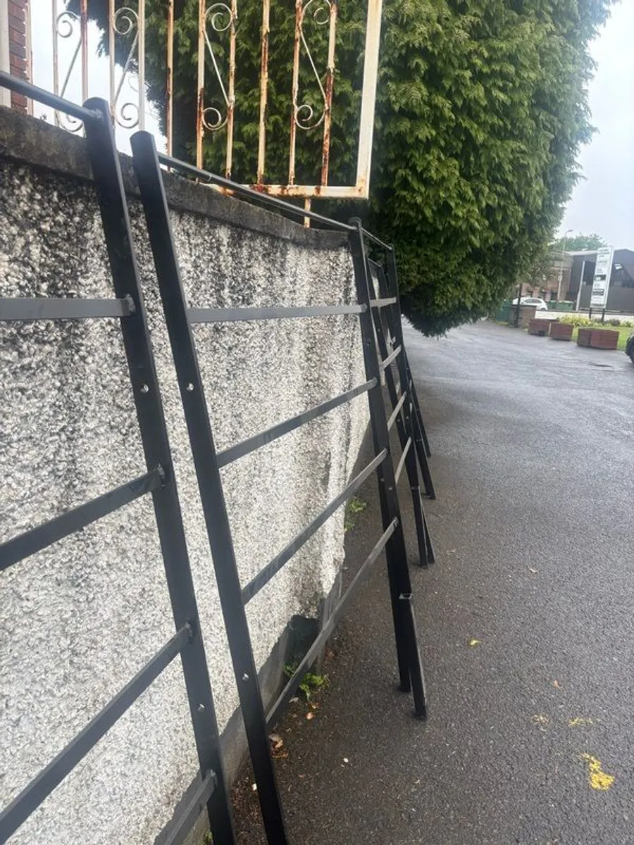 Estate Railings - Image 1