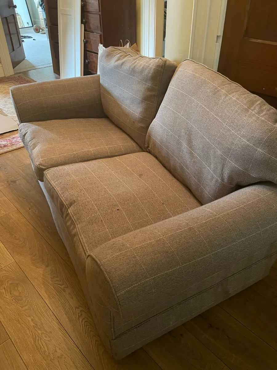 2 seater couch - Image 1